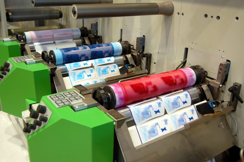 Estaciones de impresión flexográfica, tintas de cuatricomia